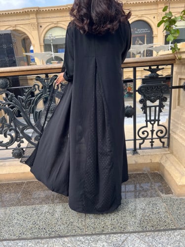عباية كسرة بالظهر دانتيل
