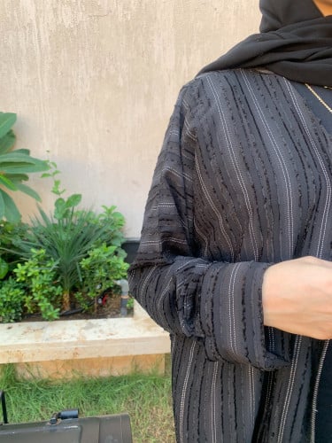 عباية لون اسود