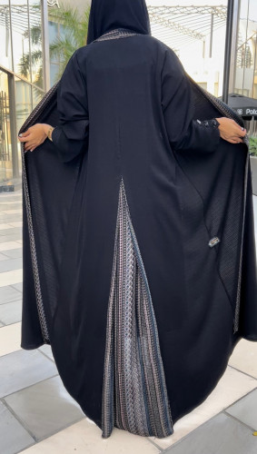 عباية كسرة بالظهر
