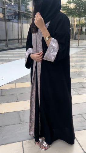 عباية سوداء باكمام واسعة