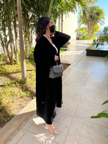 عباية باكمام واسعة