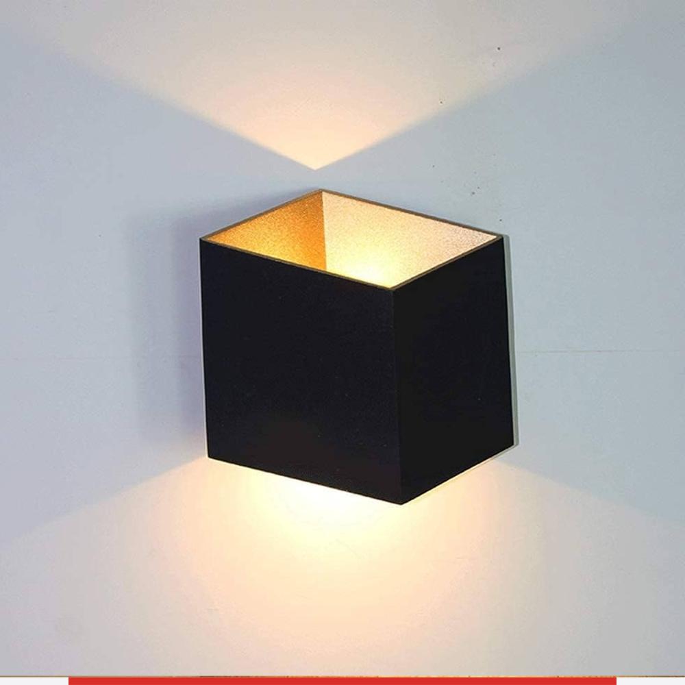 كشاف جداري ديكوري مكعب LED مودرن - اضاءه اصفرلون أسود - إضاءة مزدوجة لأعلى وأسفل