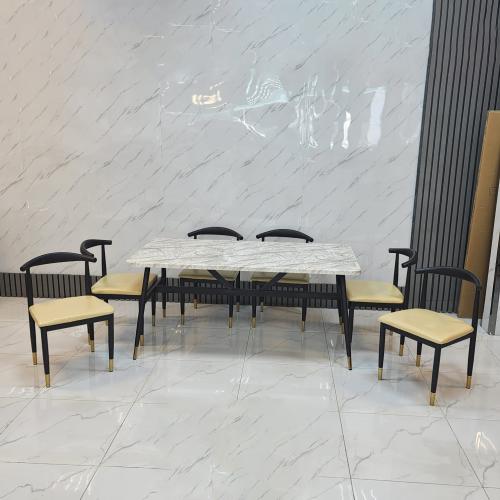 طاولة طعام مع 6 كراسي