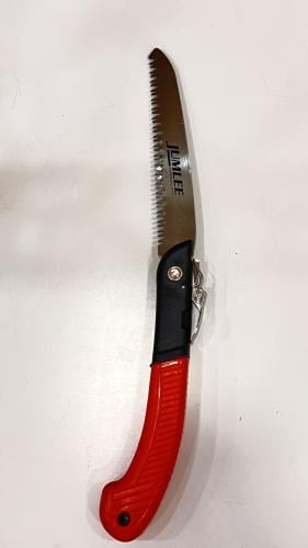 منشار يدوي لقص الاشجار