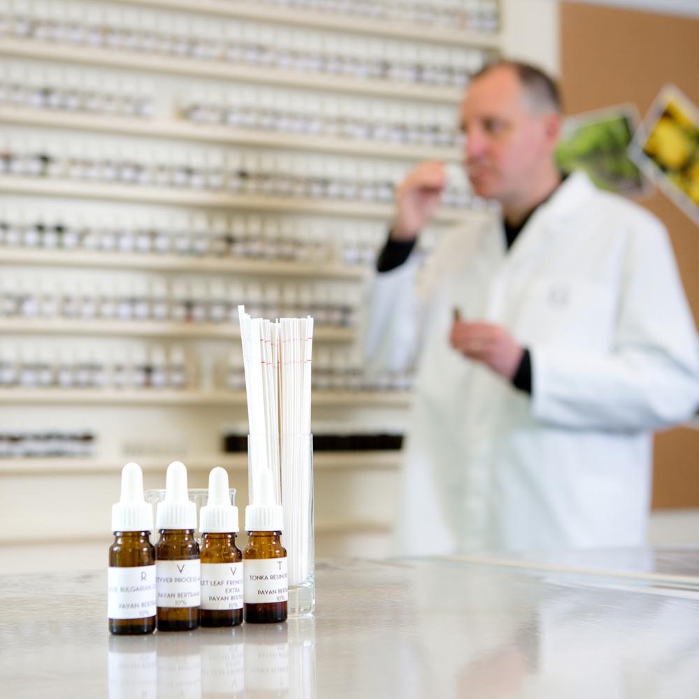 التوصيات العطرية: بين اختلاف الأذواق ومرجعية الخبراء