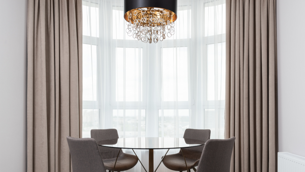 كيف تصنع تناغمًا بين الجدران والستائر في منزلك؟