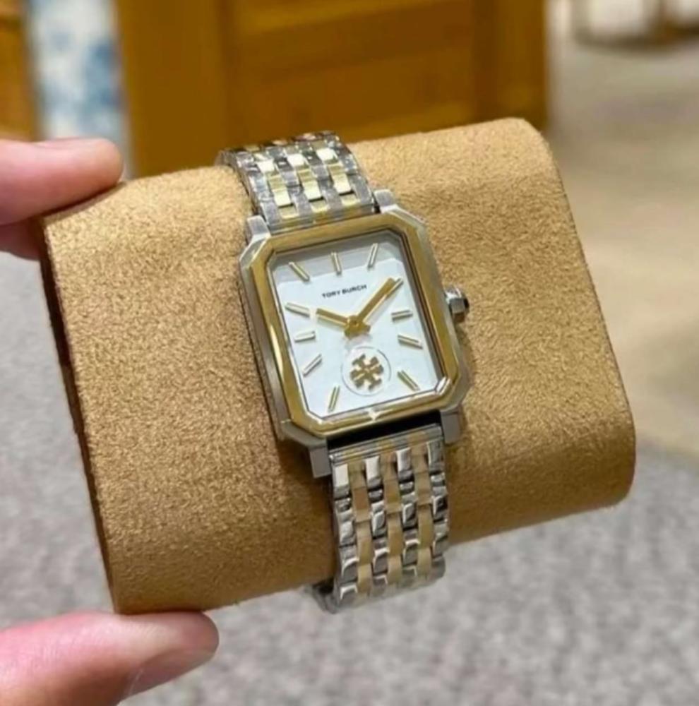 ساعه توري بورش روبنسون الاصلية