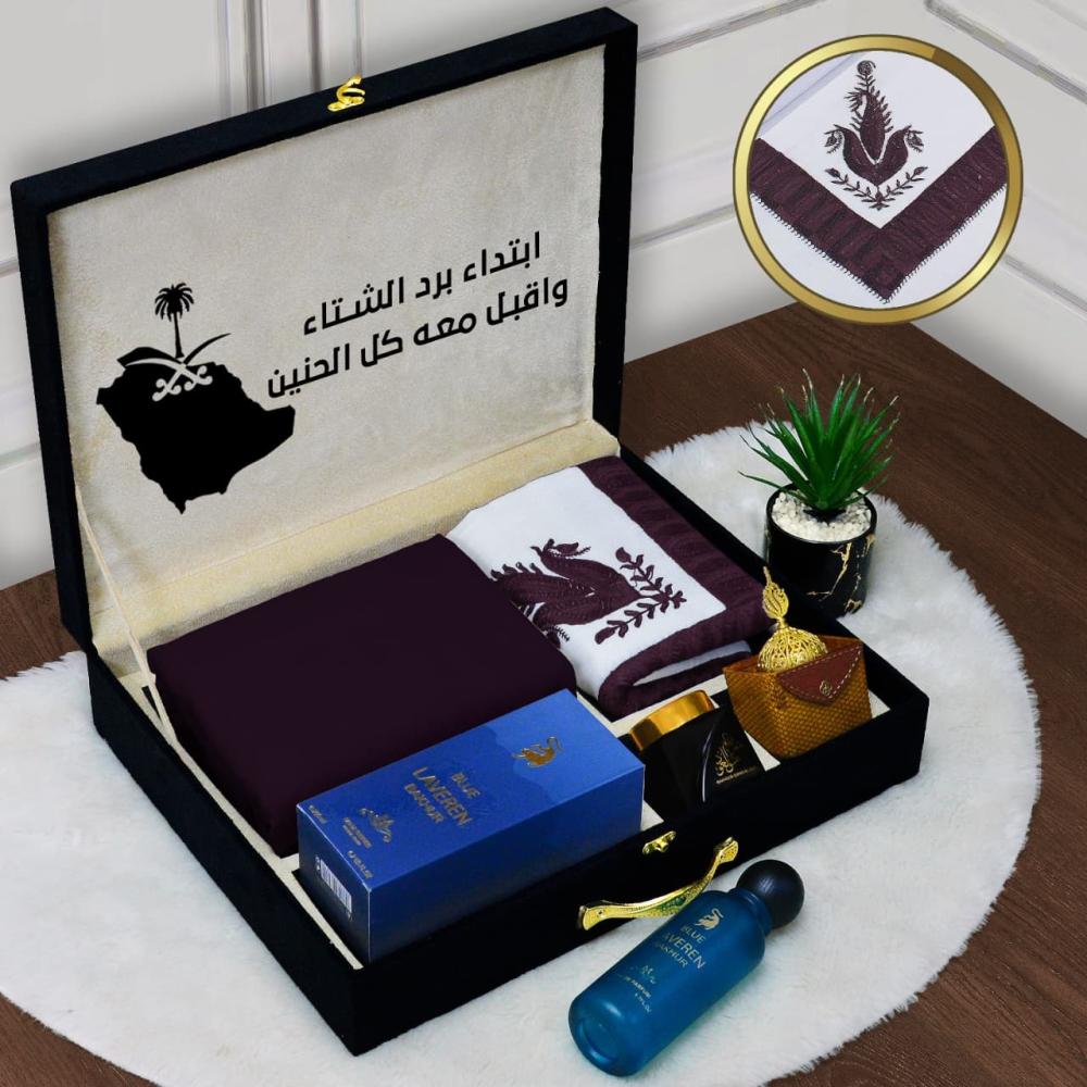 طقم رجالي فاخر متكامل يناسب الذوق الرفيع ويجمع بين الأناقة والفخامة