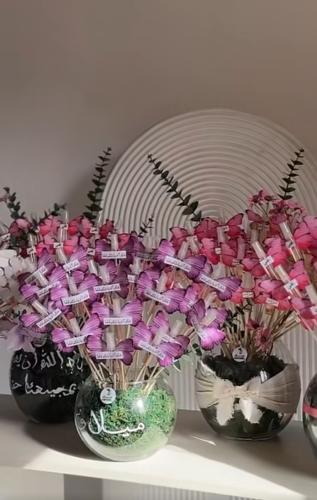 ١٥ توزيعه عطر ميني مع الفازه