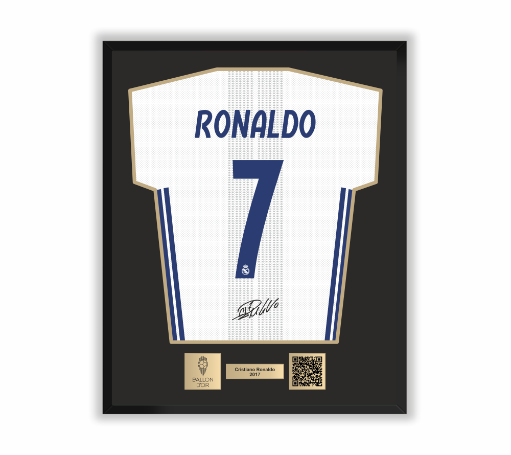 لوحة جدارية لكرستيانو رونالدو- نسخة الكرة الذهبية 2017