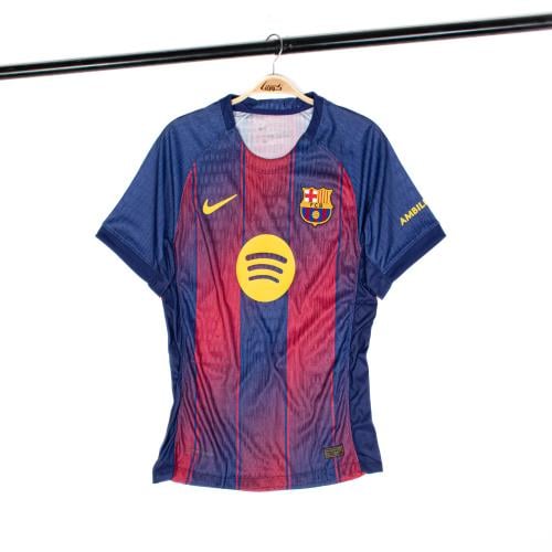 تيشيرت برشلونة الاساسي نسخة اللاعبين 2025-2026