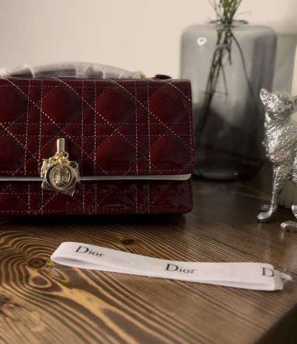 DIOR
