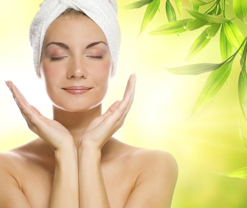 الدليل الشامل للعناية بالبشرة الطبيعية لبشرة صحية