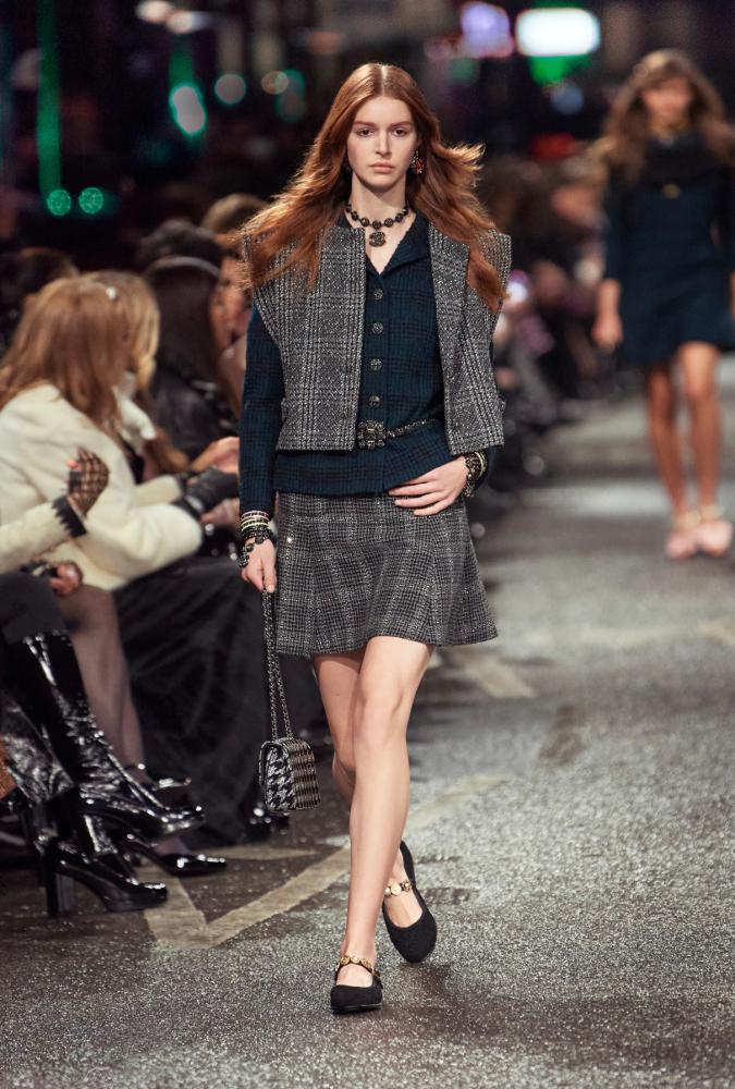 2024 Chanel Wool Tweed Gilet Grey - TEBOUGIE