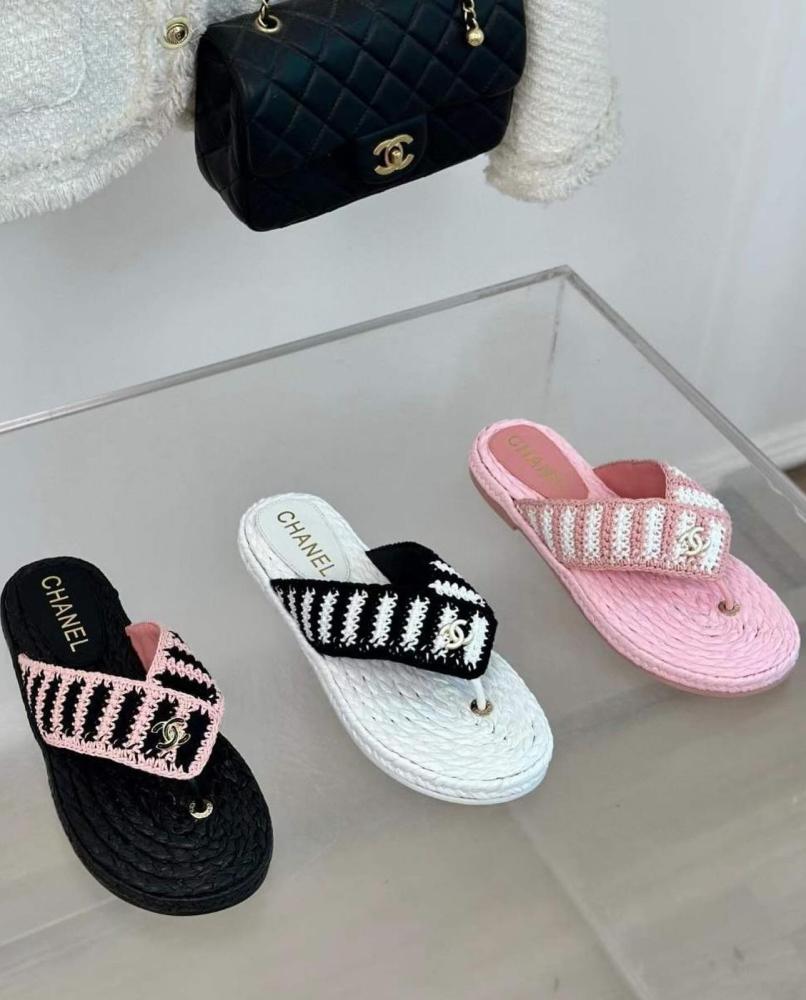 Chanel beach slippers online