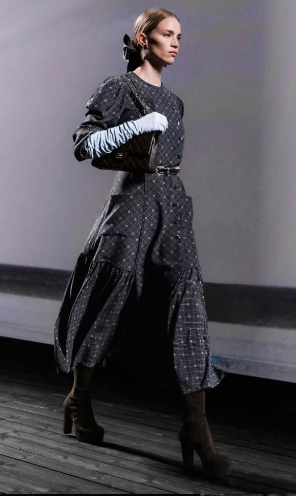 2025 Chanel Long Maxi Dress Silk Crepe Printed Black - TEBOUGIE