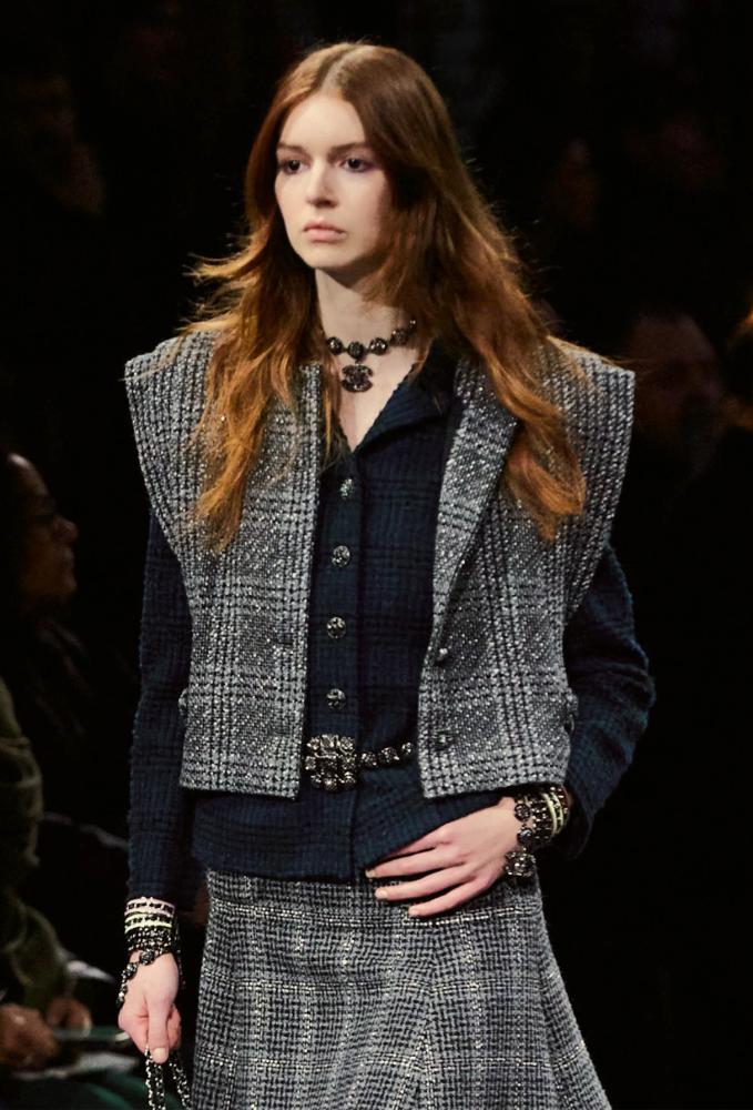 2024 Chanel Wool Tweed Gilet Grey - TEBOUGIE