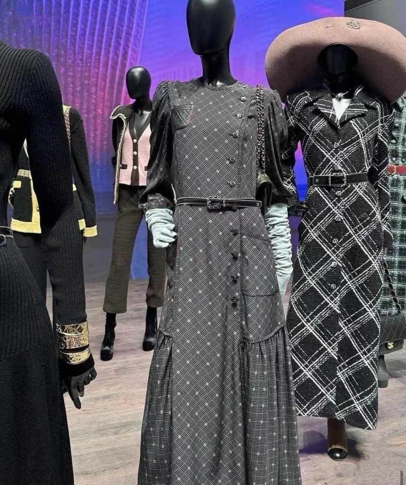 2025 Chanel Long Maxi Dress Silk Crepe Printed Black - TEBOUGIE