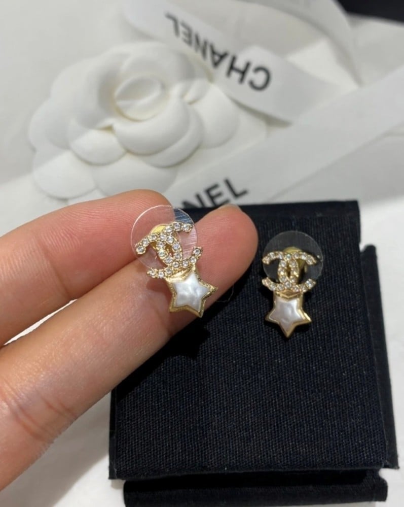 2024 Chanel gold star stud earrings with crystals - TEBOUGIE