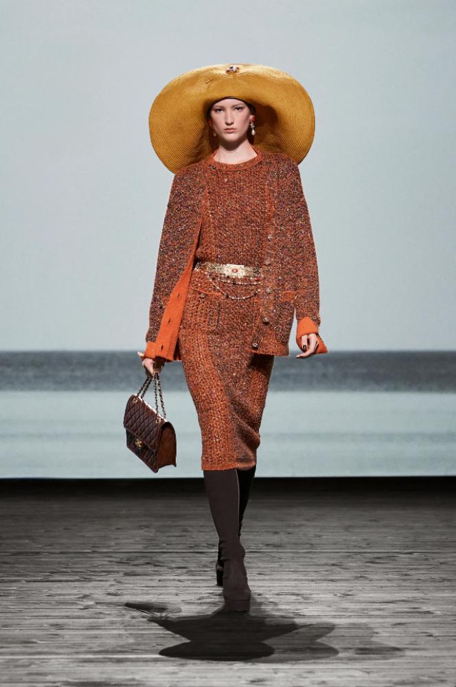 2024 Chanel Orange Shiny Cashmere Cardigan - TEBOUGIE