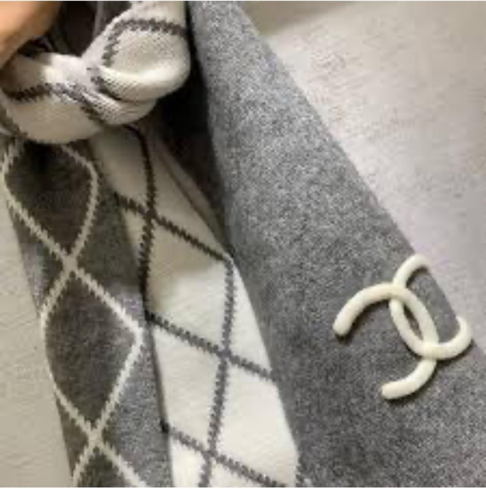 2024 Chanel scarf, grey or white wool - TEBOUGIE