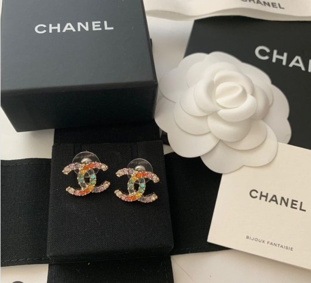 Original Chanel luxury jewelry box for earrings and earrings