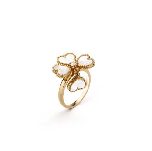 Van Cleef & Arpels white ring - TEBOUGIE Van Cleef & Arpels white ring - TEBOUGIE
