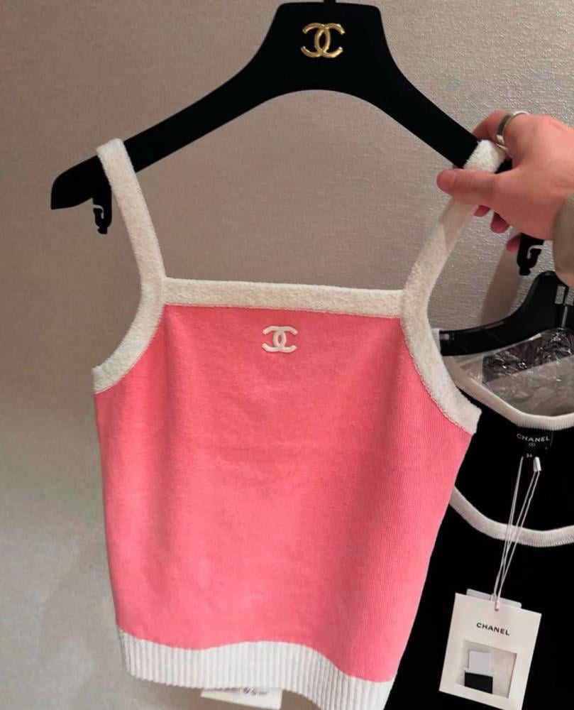 CHANEL タンクトップ　2025 2025 Chanel Top Pink or Yellow Cruise Shirt - TEBOUGIE