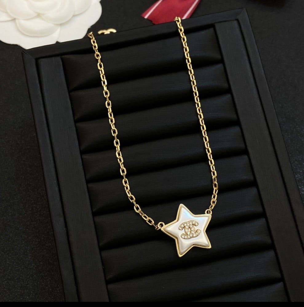 Chanel necklace logo gold online