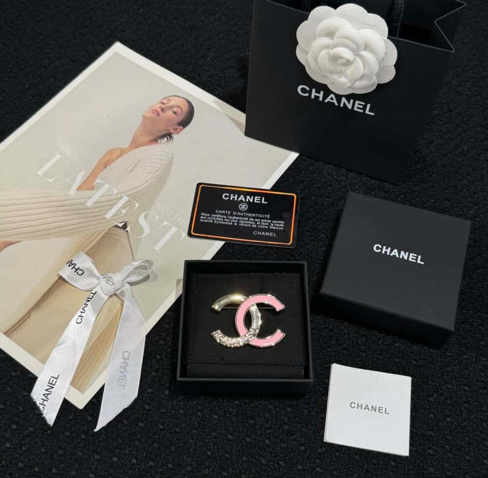 2025 Chanel Rose Gold Brooch - TEBOUGIE