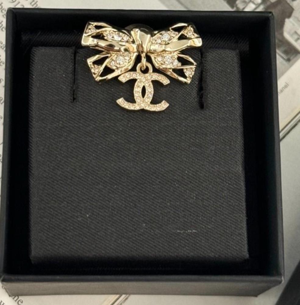 2025 Chanel Bow Brooch with Crystal Gold Pendant - TEBOUGIE