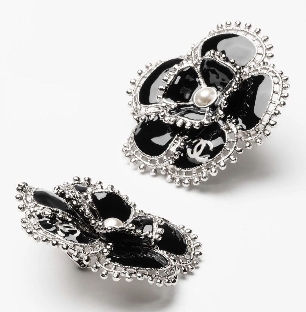 2024 Chanel metal clip-on earrings with black glass pearls 2024 Chanel metal clip-on earrings with black glass pearls