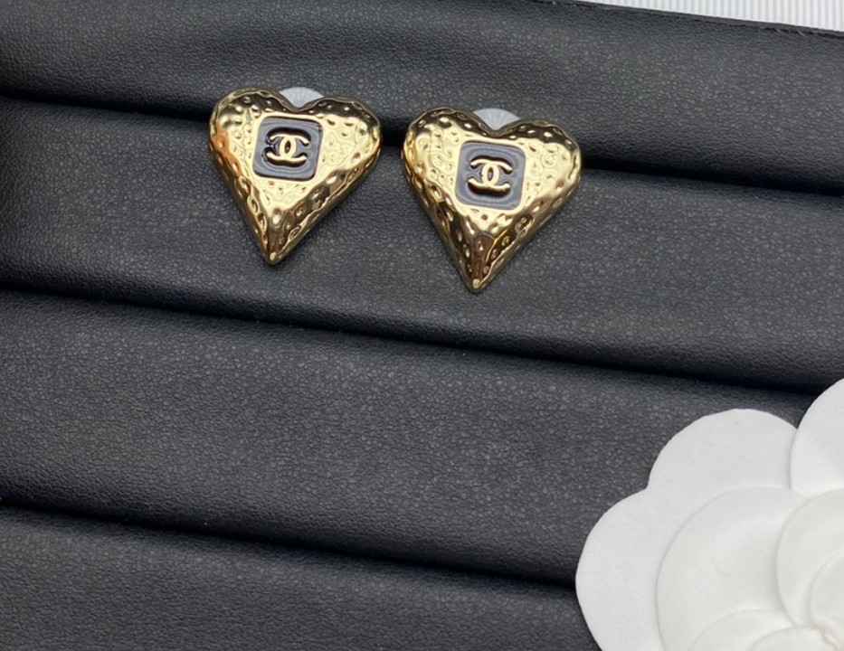 2024 Chanel black gold heart shaped stud earrings - TEBOUGIE