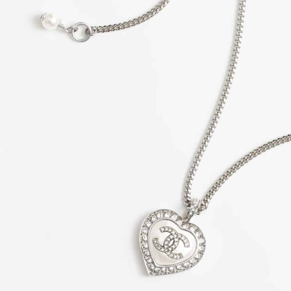 2024 Chanel Shiny Pearl Necklace Metal Strass Logo CC and Chanel Letters Encrusted with Luxurious Crystal Silver Pearl Crystal TEBOUGIE