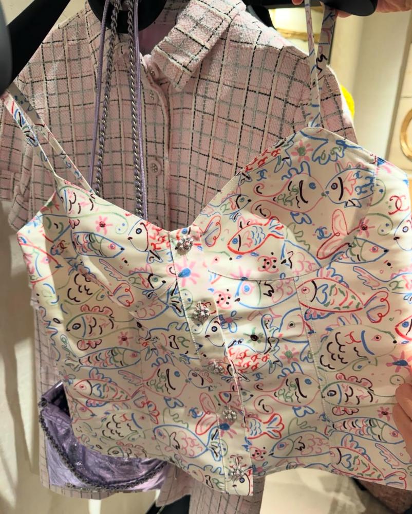 25C/国内発送【コレクション限定柄】CHANEL 魚柄トップス シャツ 2025 Chanel Top Cruise Fish Pattern Shirt - TEBOUGIE