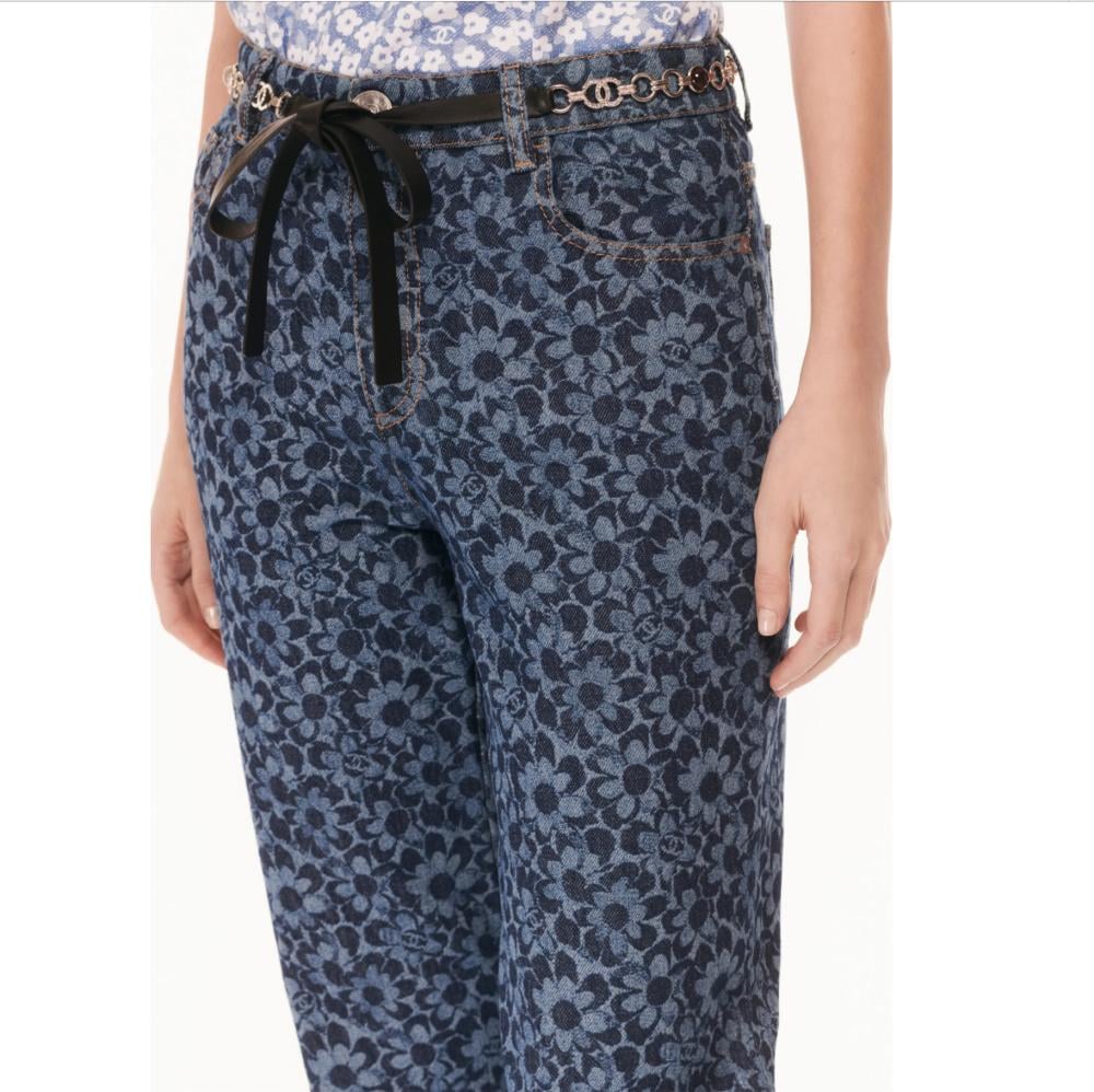 CHANEL Printed Washed Denim Jeans ジェニー着用 Jeans - Printed washed denim, light blue & white — Fashion