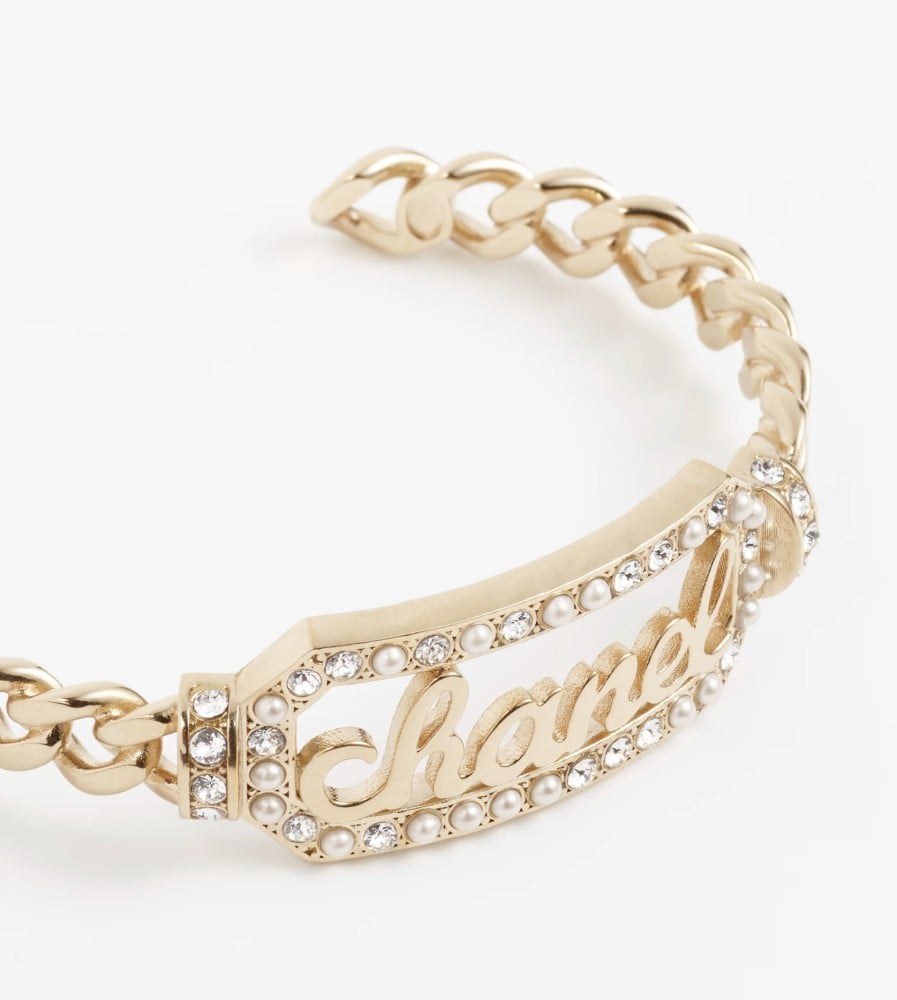 2024 Chanel Twisted bracelet with the word Chanel in the 2024 Chanel Twisted bracelet with the word Chanel in the