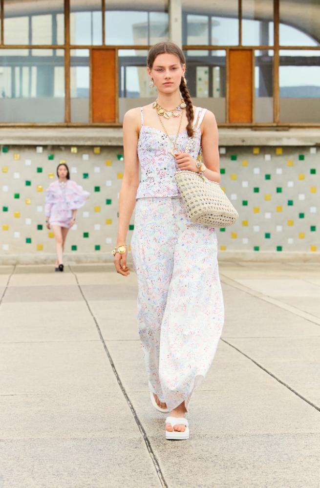 CHANEL シャネル　デニムパンツ　38サイズ　2025春夏 CHANEL - CHANEL 2025春夏SS ワイドパンツ 新作デニム 34入手困難 定価