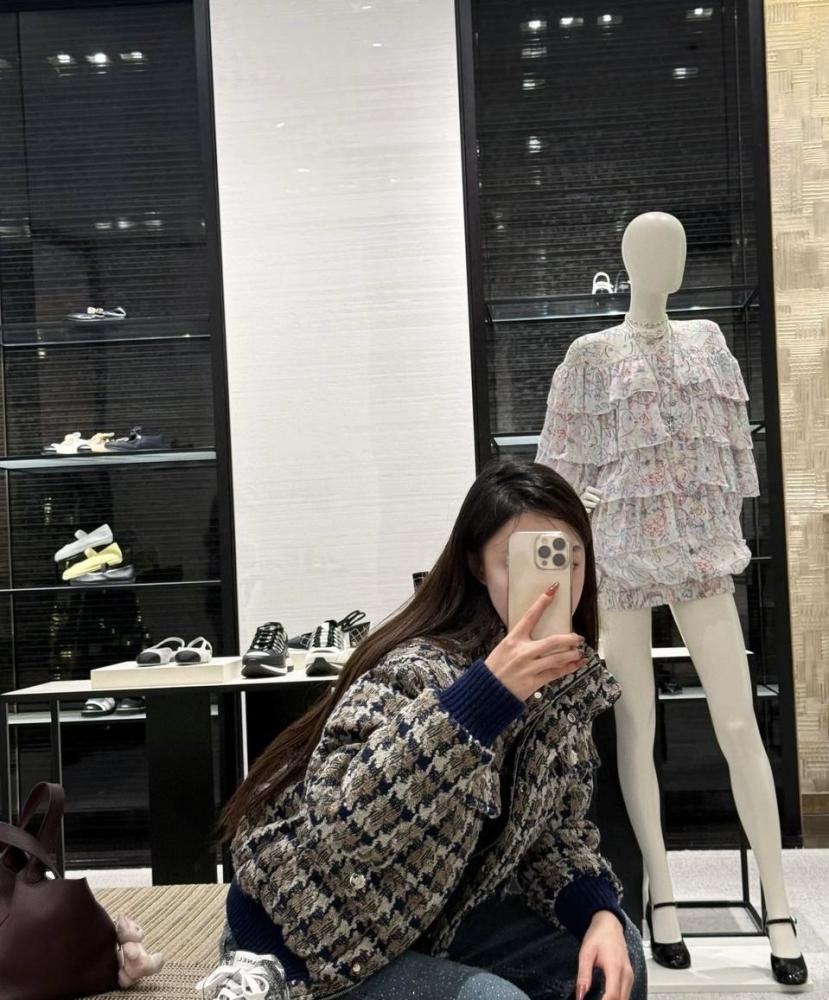 2024 Chanel Tweed Cashmere Wool Beige Navy Khaki Jacket - TEBOUGIE