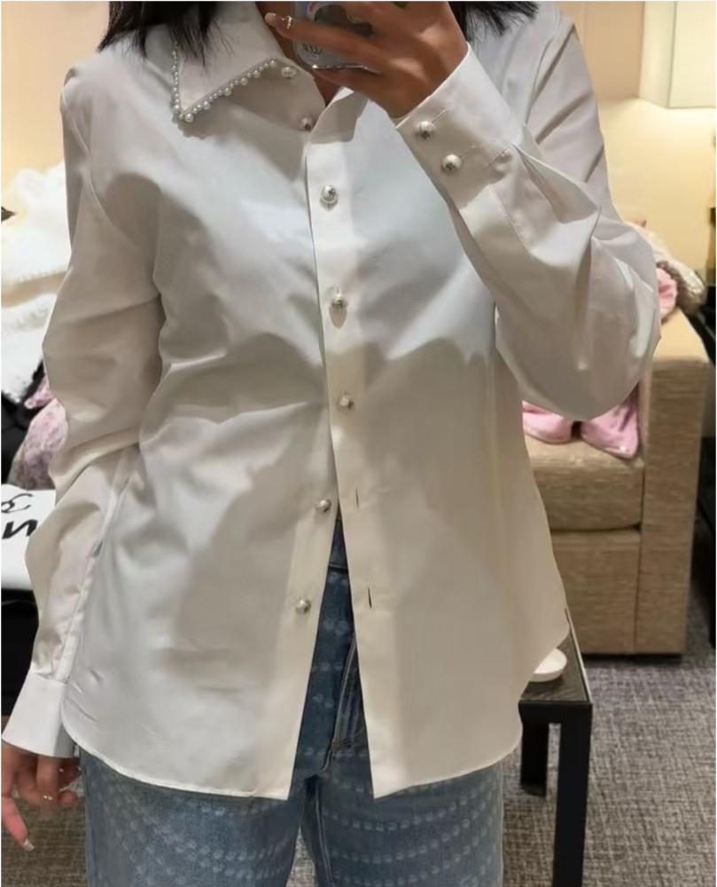 CHANEL 白　トップス 2025 Chanel white blouse with logo and pearl print - TEBOUGIE