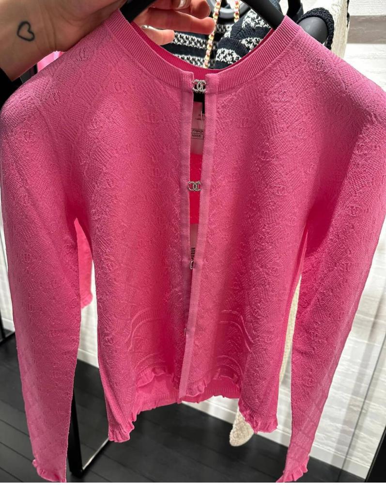 2024 Chanel pink cotton cardigan open in front with crystal clasps TEBOUGIE