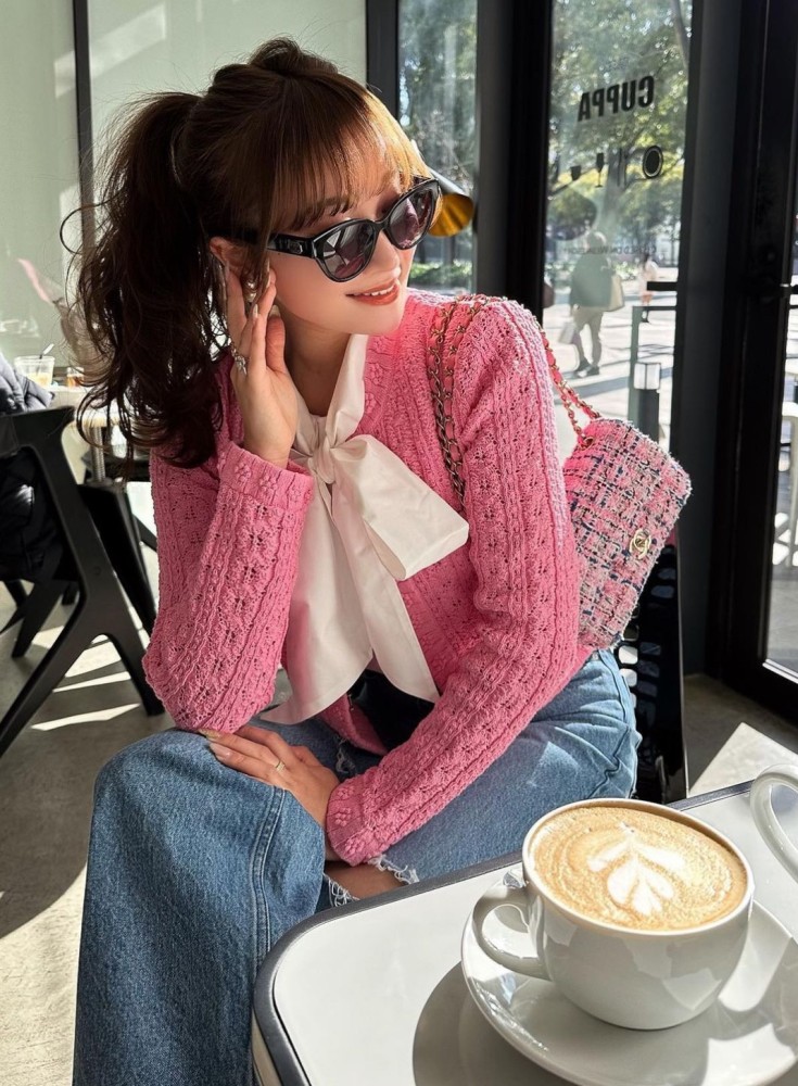 2024 Chanel cashmere pink cardigan with front buttons and