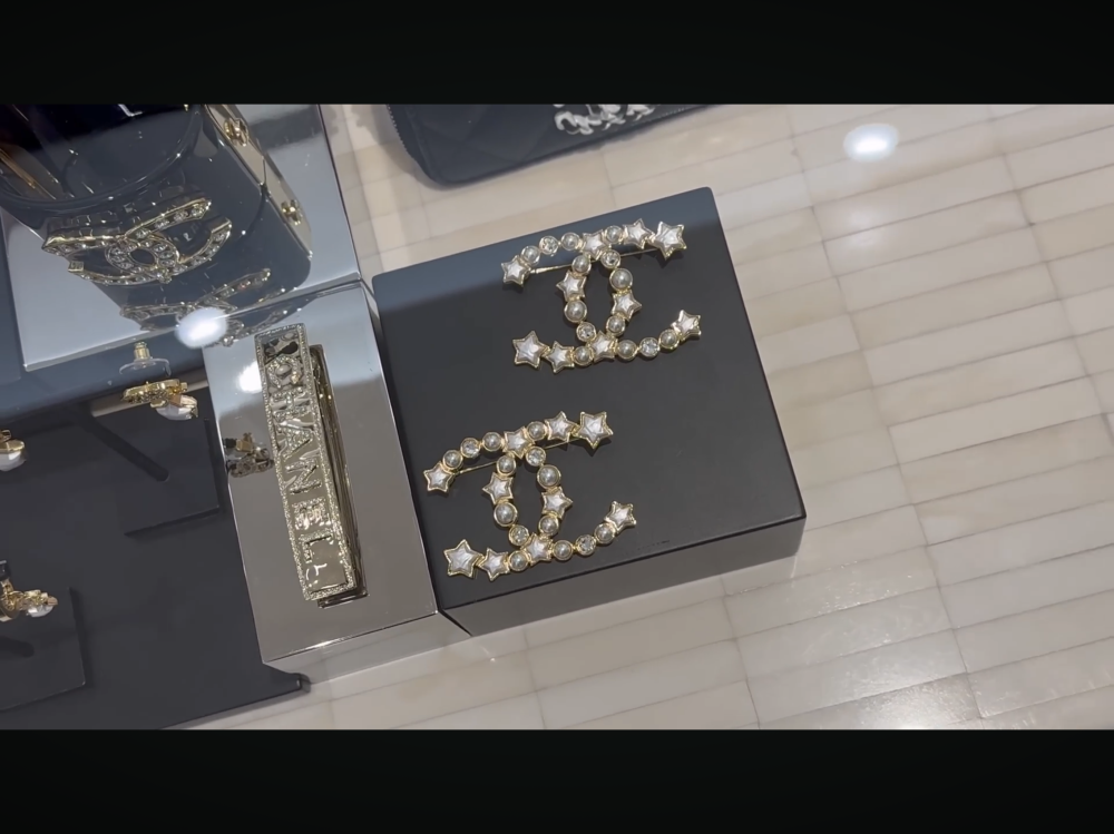 2024 Chanel white gold pearl brooch - TEBOUGIE
