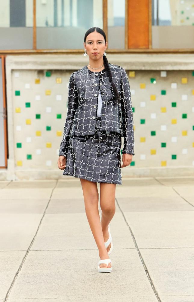 2025 Chanel Cruise Tank Top Black or White Shirt - TEBOUGIE