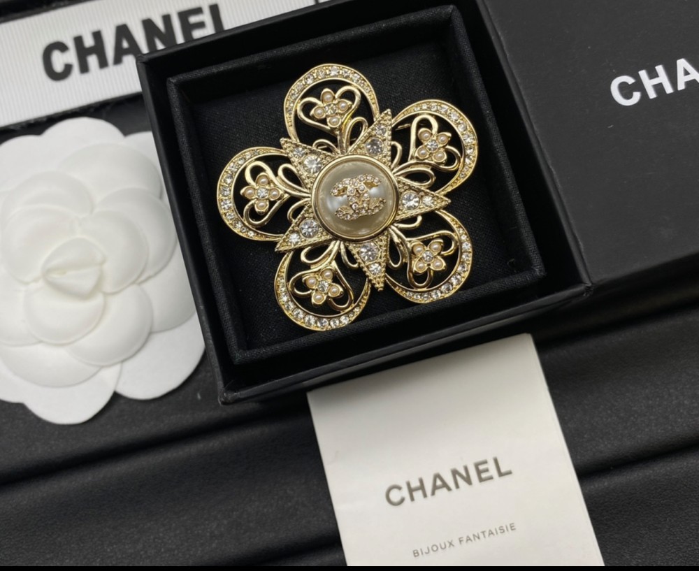 2024 Chanel Gold Metal Clip Earrings with Glass Pearls