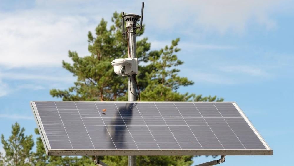 كاميرات مراقبة بالطاقة الشمسية