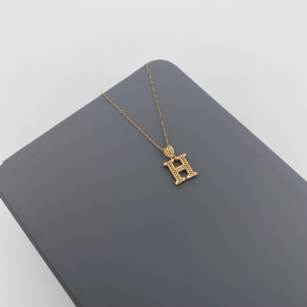 A 21-karat gold necklace with the letter H, weighing 1.54 grams