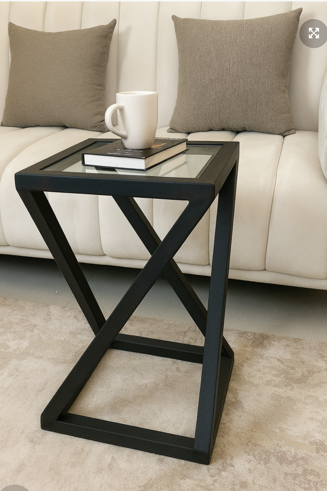 طاولة جانبية ، بسطح زجاجي