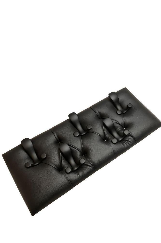 دولاب عبايات مبتكر مع باب للوحة جدارية