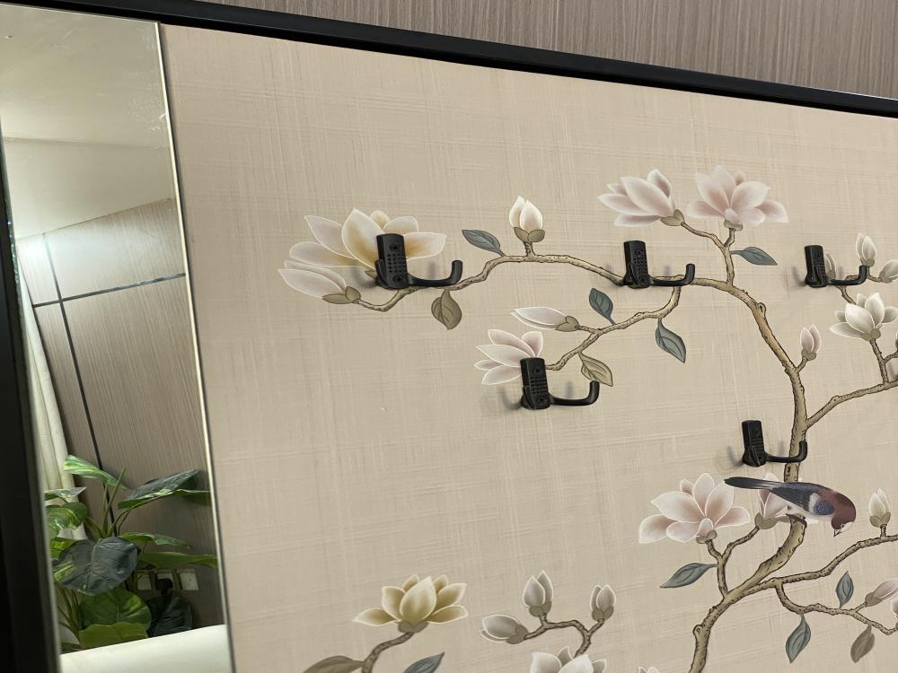 لوحة فنية مع مرايا وعلاقات